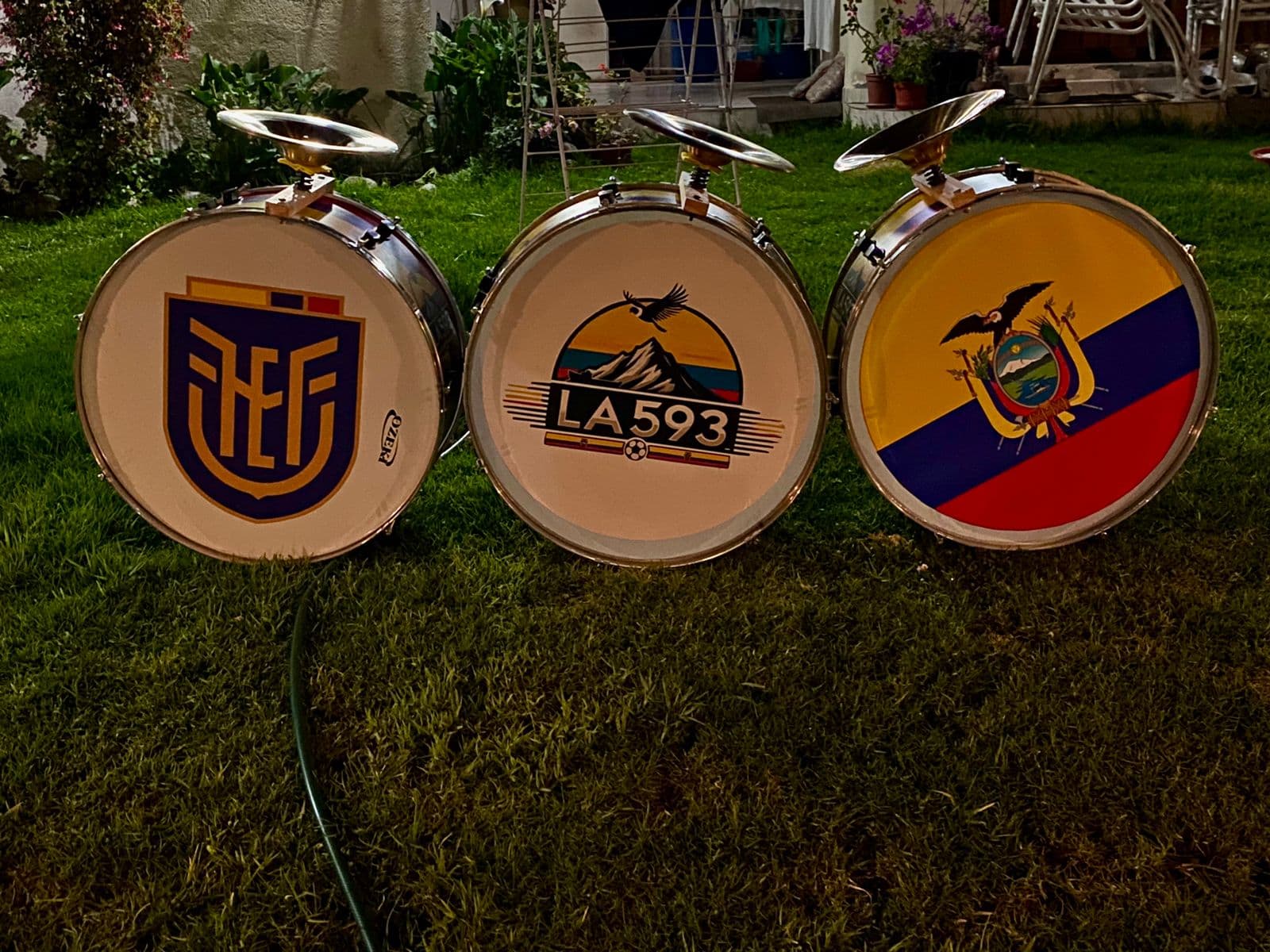 Bombos de La 593 durante un encuentro de hinchas ecuatorianos